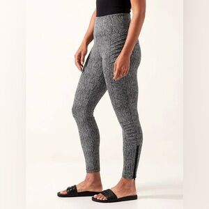 NWOT Athleta Delancey textured moto leggings - size medium tall